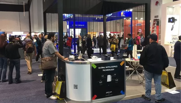 Презентация стенда Hong Kong Global Intelligence Technology Group Limited: Технологические инновации ведут в будущее, умные дроны ZAi способствуют развитию отрасли
